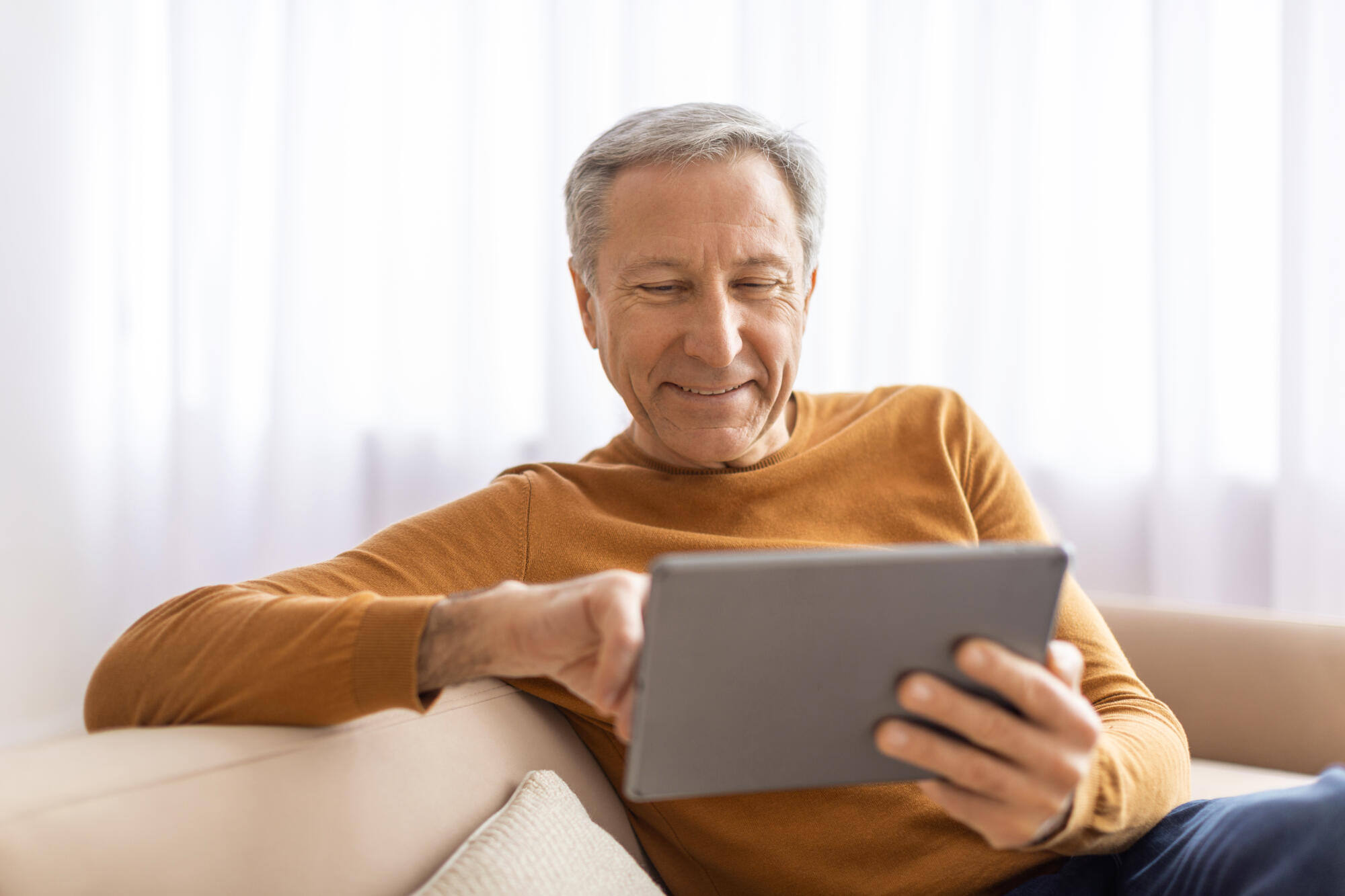 How the Elderly Can Benefit From Online Chat Platforms